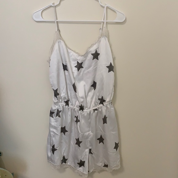 Gilly Hicks Other - Gilly hicks sleep romper